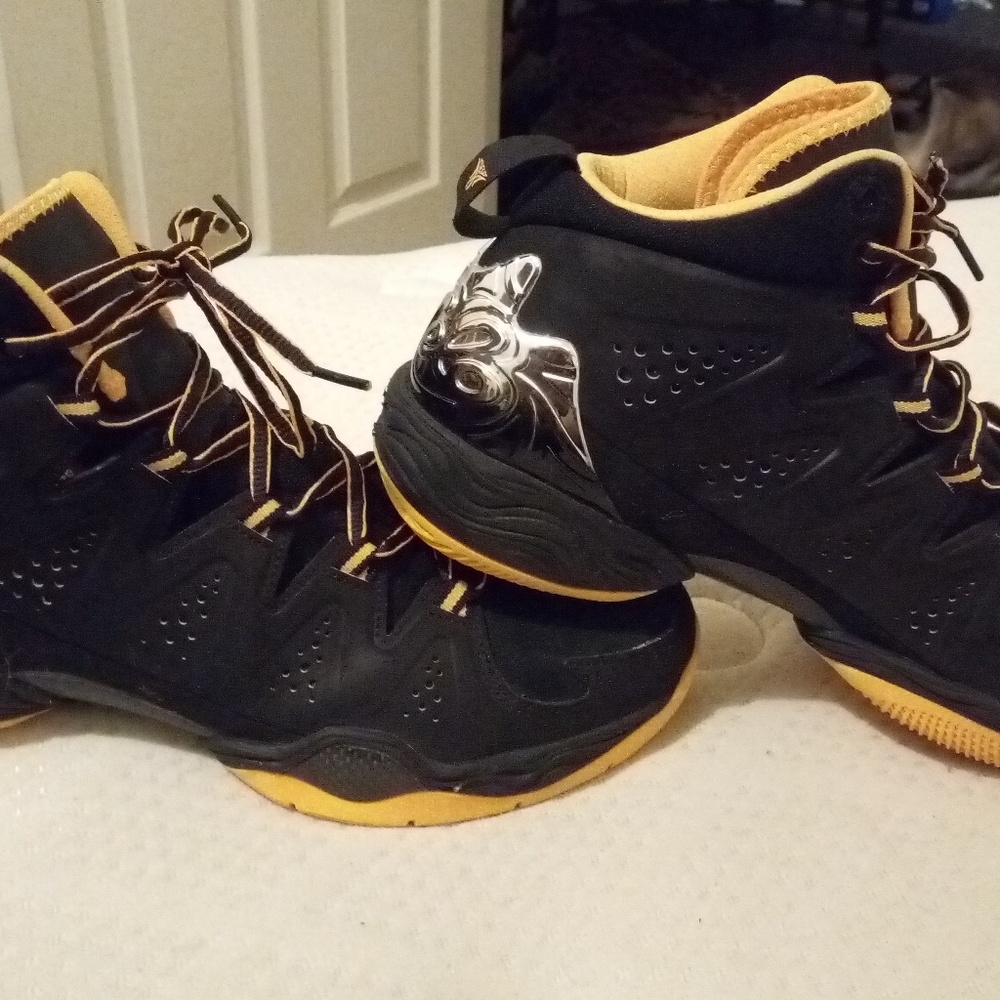 JORDAN SHOES LIKE NEW IN PERFECT CONDITION